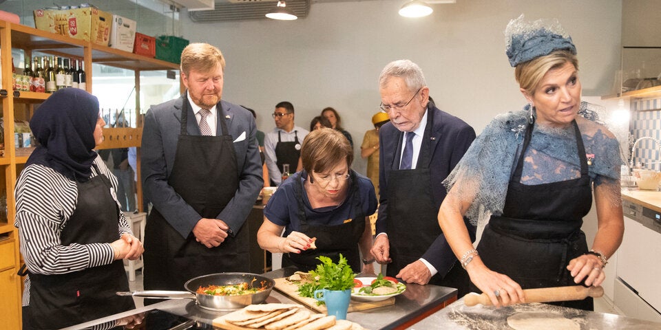 Máxima kocht für Ukraine-Flüchtlinge in Wien