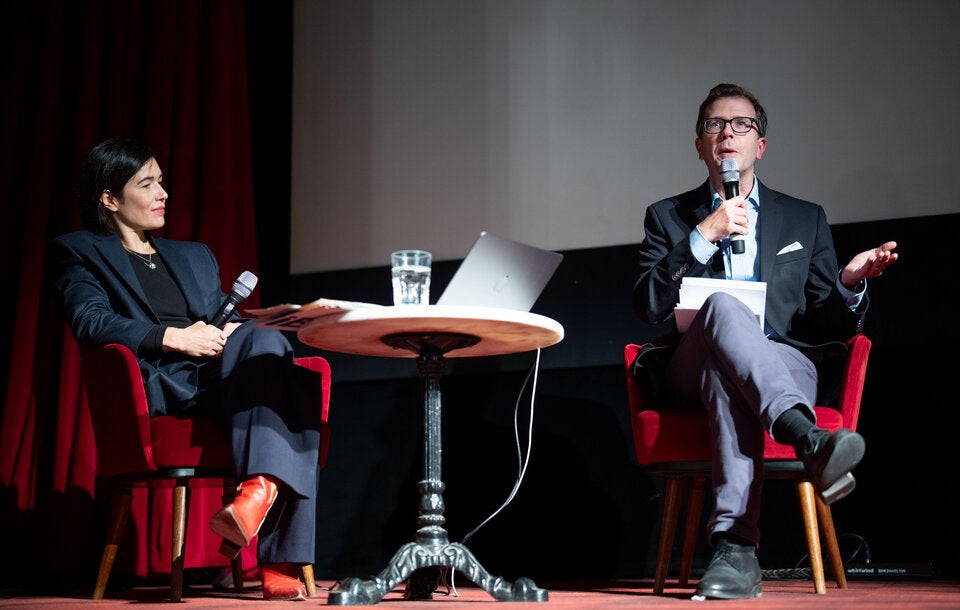 Viennale-Direktorin Eva Sangiorgi und der Direktor des Österreichischen Filmmuseums Michael Loebenstein bei der Programmpräsentation.