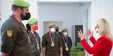 Tanner empfing Medaillengewinner im Verteidigungsministerium