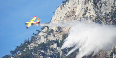 Löschflugzeug - WALDBRAND IM RAX-GEBIET