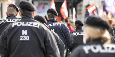 Corona-Demos: Zwei Polizisten verletzt