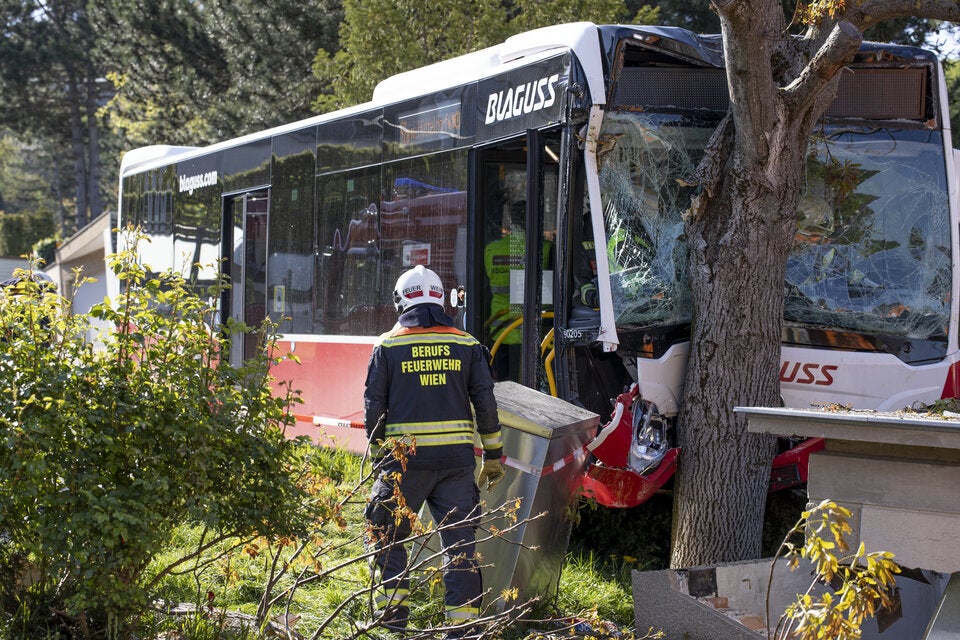 7 Verletzte und Blackout nach Bus-Crash in Wien