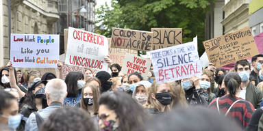 Rassismus-Attacke in Stra&szlig;enbahn: Schwangere verlor ihr Kind