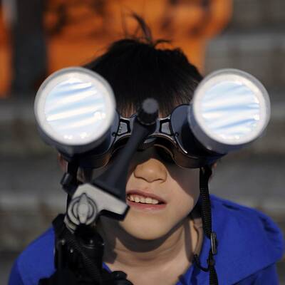 Spektakuläre Sonnenfinsternis in Asien & USA