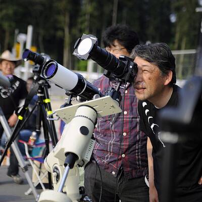 Spektakuläre Sonnenfinsternis in Asien & USA