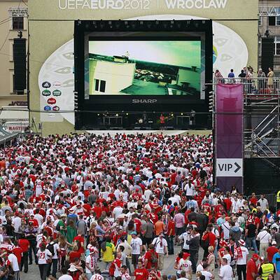 So feiert Warschau die Eröffnung der Fußball-EM 2012