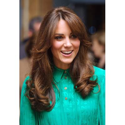 Kate im 80er Jahre Stil & Retro-Kleid 