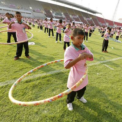 Neuer Weltrekord im Massen-Hula-Hoop 