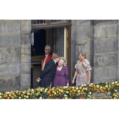 Das neue Königspaar am Balkon