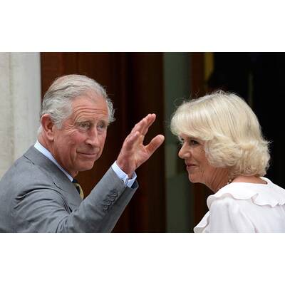 Prinz Charles & Camilla besuchen das Baby im Spital