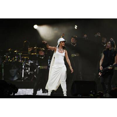 Rihanna fliegt in Abu Dhabi aus Moschee