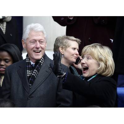 Hillary Clinton  zeigt sich mit Ponny zu Neujahr in New York 