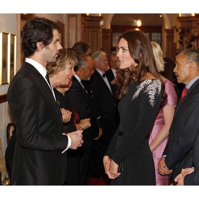 Herzogin Kate & Prinz William enthüllen Queen-Porträt