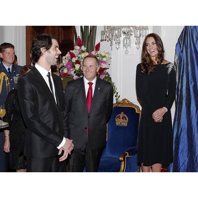 Herzogin Kate & Prinz William enthüllen Queen-Porträt