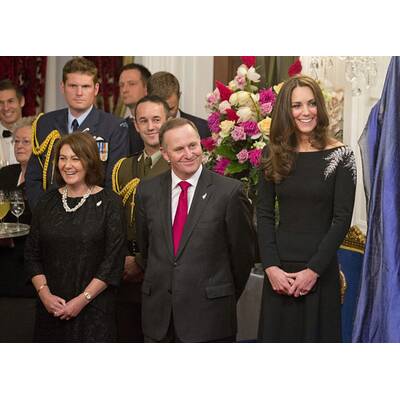 Herzogin Kate & Prinz William enthüllen Queen-Porträt