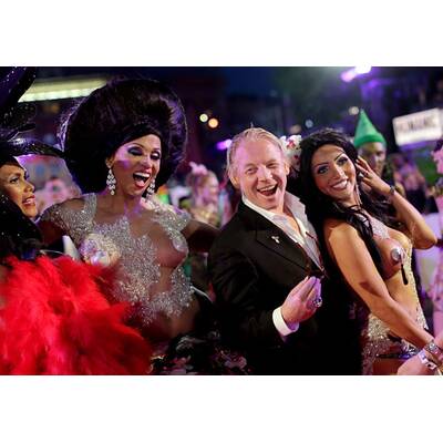 Stars und glamouröse Kostüme am Life Ball