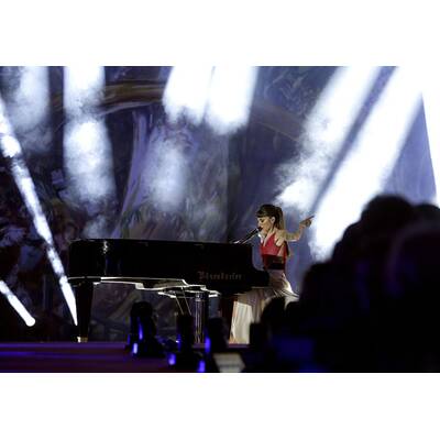 Stars und glamouröse Kostüme am Life Ball