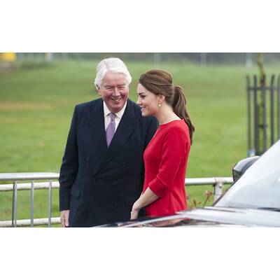 Herzogin Kate verzaubert in Rot