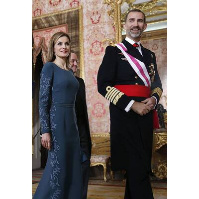 Königin Letizia & Felipe strahlen bei Militärparade