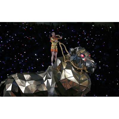 Katy Perry heizt beim Superbowl ein