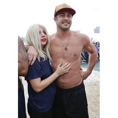 Lady Gaga springt ins Eiswasser