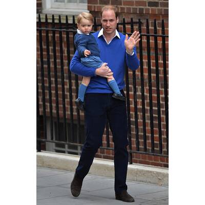 Prinz George auf dem Weg zu seiner Schwester