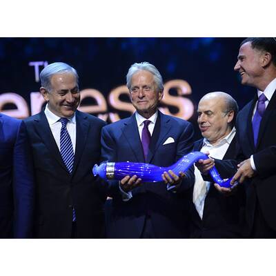 Catherine Zeta-Jones & Michael Douglas mit Kids am roten Teppich