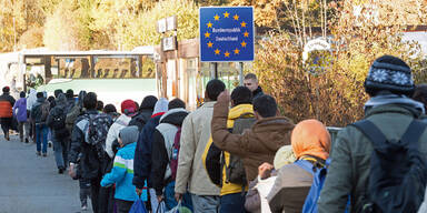 Asyl: Transit- Zonen kommen