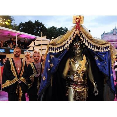 Die schrägsten Kostüme am Life Ball