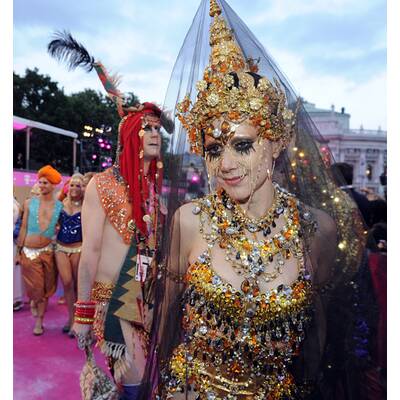 Die schrägsten Kostüme am Life Ball