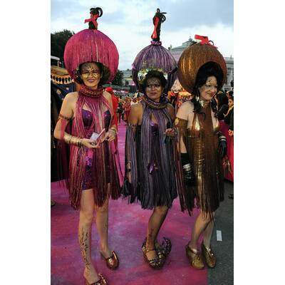 Die schrägsten Kostüme am Life Ball