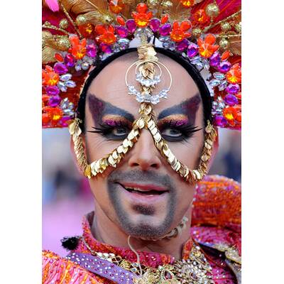 Die schrägsten Kostüme am Life Ball