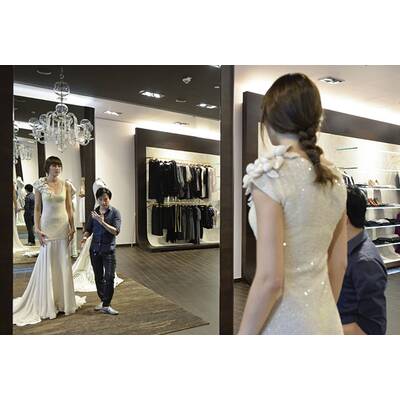 Ena Kadic: Anprobe mit La Hong