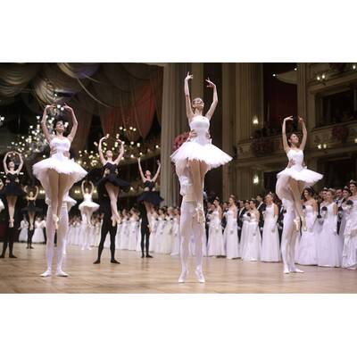 Die glamouröse Eröffnung des Wiener Opernballs 2014