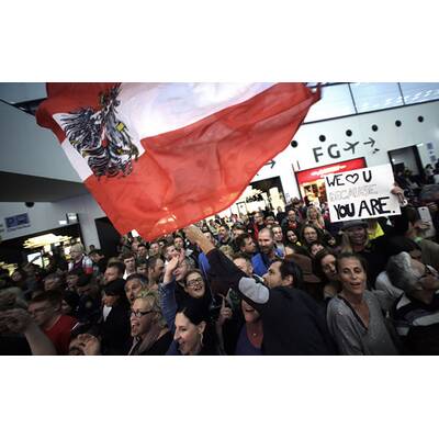 So jubelnd wurde Conchita Wurst empfangen