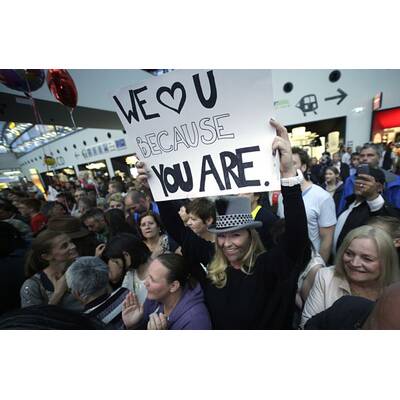 So jubelnd wurde Conchita Wurst empfangen