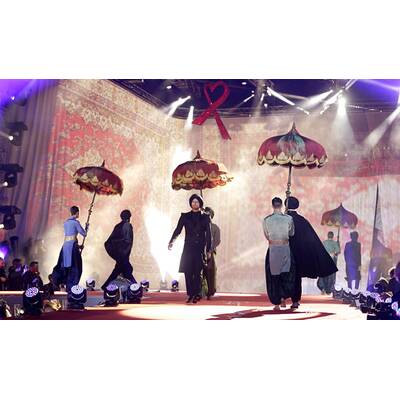 Stars und glamouröse Kostüme am Life Ball