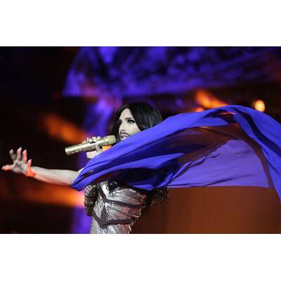 Stars und glamouröse Kostüme am Life Ball