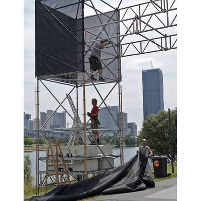Aufbauarbeiten zum Donauinselfest 2014