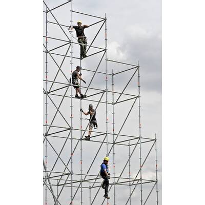 Aufbauarbeiten zum Donauinselfest 2014