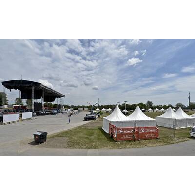 Aufbauarbeiten zum Donauinselfest 2014