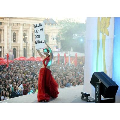 Fashion Show im Eurovision Village am Rathausplatz