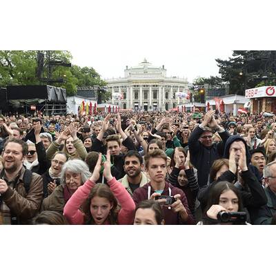 Makemakes rocken Eurovision Village