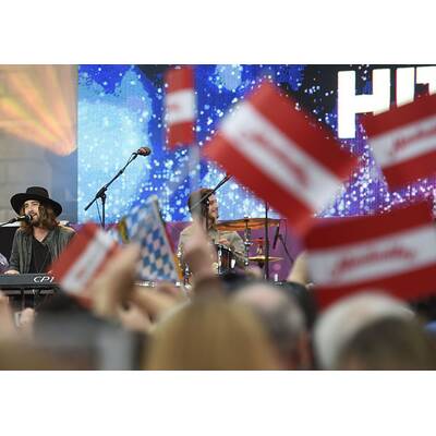 Makemakes rocken Eurovision Village