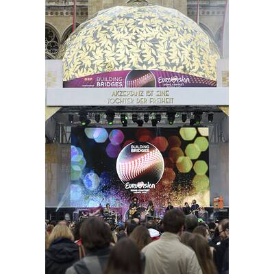 Makemakes rocken Eurovision Village