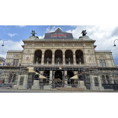 Aufbauarbeiten in der Staatsoper für 