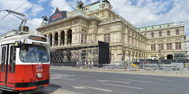 Aufbauarbeiten in der Staatsoper f&uuml;r "Mission Impossible"-Premiere