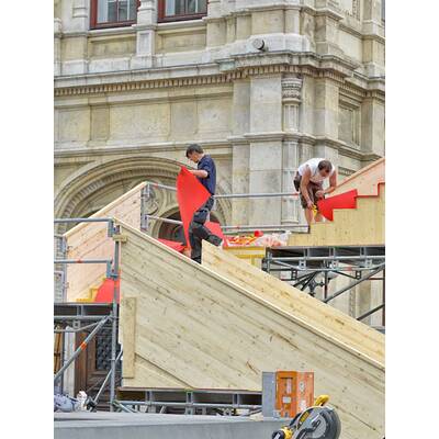 Aufbauarbeiten in der Staatsoper für 
