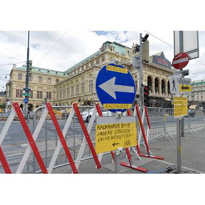 Aufbauarbeiten in der Staatsoper für 