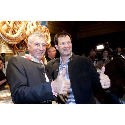 Kitzbühel: Arnie & Co. auf der legendären Weißwurst-Party